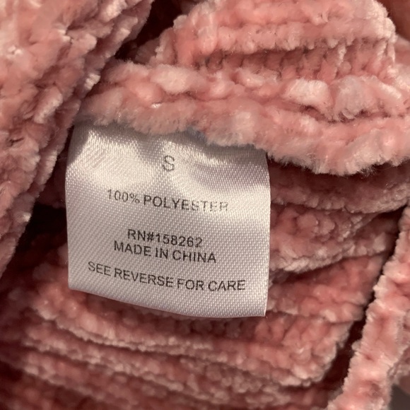 Women's Ribbed Pink Sweater - Picture 9 of 10